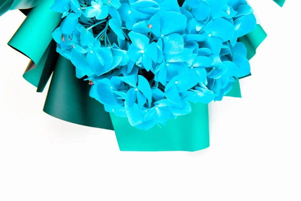 Turquoise bouquet of flowers on a white background. Bottom part. Place for an inscription. Easy to cut. View from above. close-up. The concept of floristry. — Stock Photo, Image