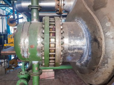 İçinde kimya fabrikası. Girişimin bölgesi. Üretim onarım gerektiriyor. Lağım arıtma tesisi. kimyasal üretim