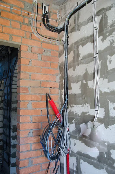 Installation av elektriska ledningar i rummet, början av inredningen — Stockfoto