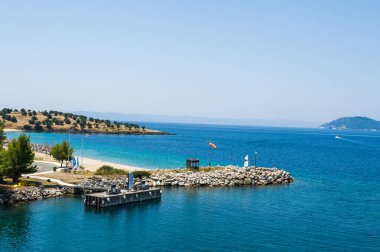 Küçük bir iskele geminizi bekliyor. # Mavi denizde #