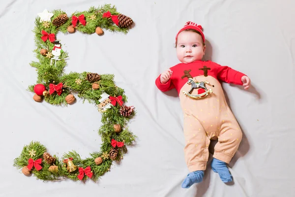 5 aydır. Çocukların en iyi manzarası. 5 aylık şirin bebek portresi. — Stok fotoğraf