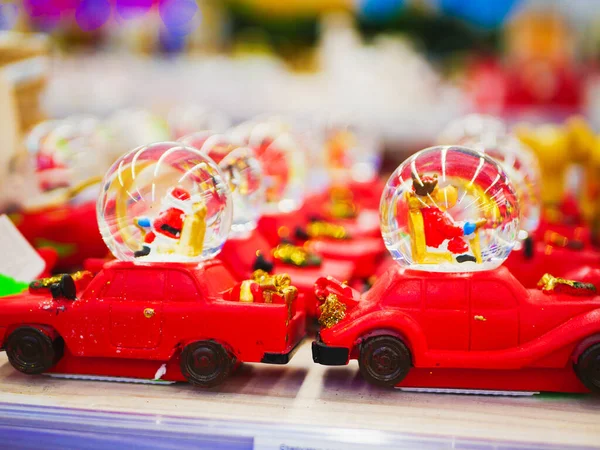 Regali di Natale. Regalo giocattoli di Natale. Vincitori dei premi per lo shopping dal negozio . — Foto Stock