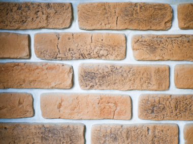 Kırmızı tuğla duvar. Tuğla duvar gri çimento açıklarıyla turuncu renktedir. Gri boşluklu tuğla duvar. İç Tasarım.