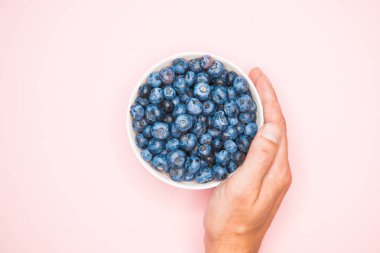 Yabanmersini. Yukarıdan bak. Yazıt için bir yer. sağlıklı meyveler.