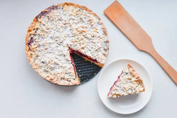 Berry pie for breakfast. view from above. homemade baking. — Stock Photo, Image