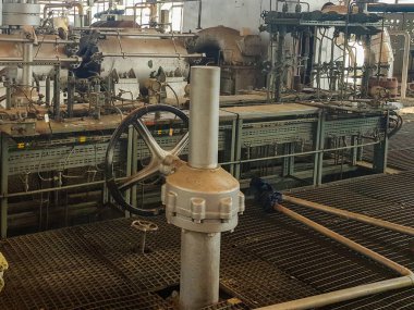 İçinde kimya fabrikası. Girişimin bölgesi. Üretim onarım gerektiriyor. Lağım arıtma tesisi. kimyasal üretim