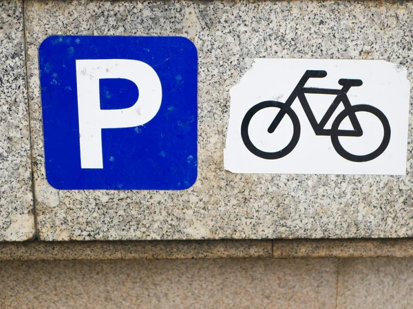 Fahrradabstellschild. Fahrradabstellschild. Aufkleber auf Beton — Stockfoto