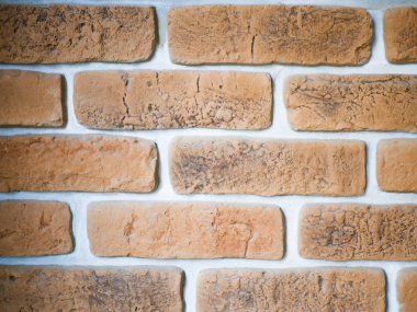 Kırmızı tuğla duvar. Tuğla duvar gri çimento açıklarıyla turuncu renktedir. Gri boşluklu tuğla duvar. İç Tasarım.