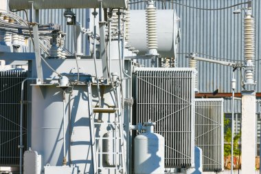 Elektrik santrali transformatör yüksek voltajlı ekipman stratejik nesne güç ünitesi. Güç istasyonu transformatörü yüksek voltajlı ekipman stratejik nesne gücü. 