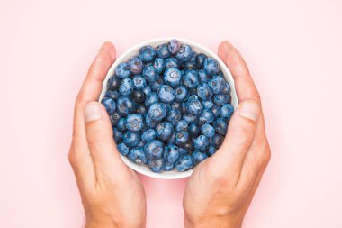 Yaban mersini ve C vitamini. Taze yaban mersinine yakın çekim. C vitamini dolu meyveler. sağlıklı meyveler. Yukarıdan görünüm