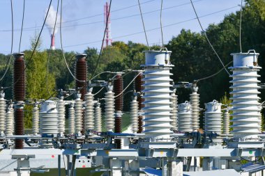 Elektrik santrali transformatör yüksek voltajlı ekipman stratejik nesne güç ünitesi. Güç istasyonu transformatörü yüksek voltajlı ekipman stratejik nesne gücü. 