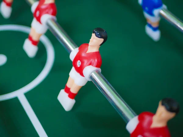 Futebol de mesa. Um jogo de futebol de mesa. Entretenimento para a empresa — Fotografia de Stock