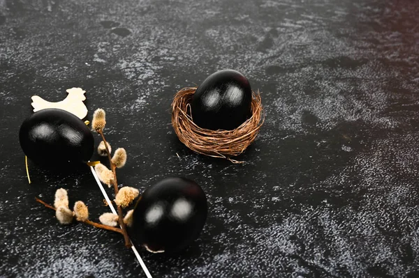Pascua oscura. Concepto de Pascua negra. Huevos negros. Semana Santa para los negros . — Foto de Stock