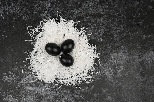 Conceito de páscoa negra. Ovos pretos. Páscoa para pessoas negras . — Fotografia de Stock