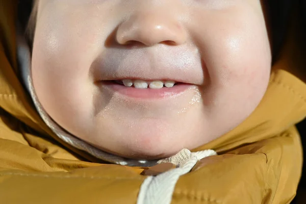 Надпись Зубах Маленького Ребенка Лет Первые Кариес Молочные Зубы Большой — стоковое фото