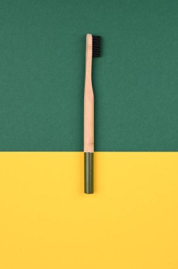 Eko diş fırçası. Tahta fırça. Bambu diş fırçaları..