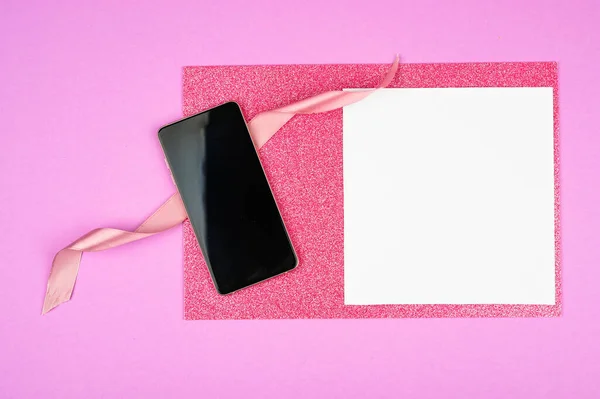 Телефон Розовом Фоне Место Надписи Плоский Лежал Вид Сверху Ноутбук — стоковое фото