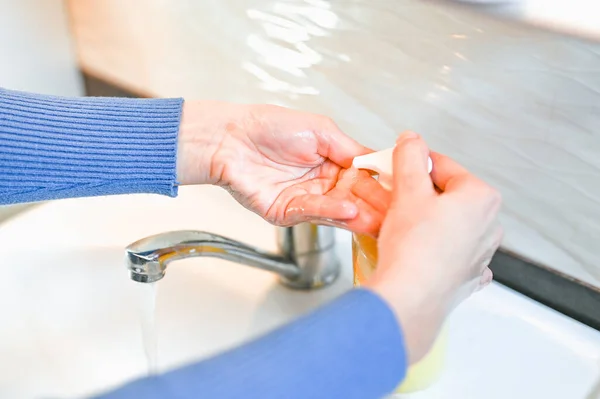 Lavarsi Mani Strofinando Con Sapone Uomo Prevenzione Del Virus Della — Foto Stock