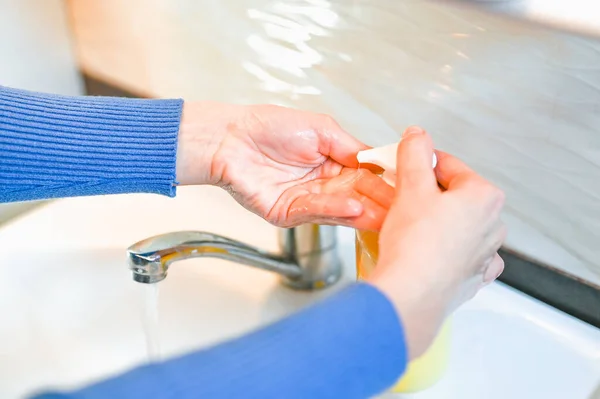 Prévention Coronavirus Laver Les Mains Avec Savon Eau Chaude Hygiène — Photo