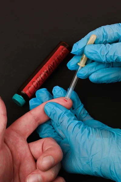 Médico Faz Exame Bioquímico Sangue Paciente Para Uma Biopsia Sangue — Fotografia de Stock