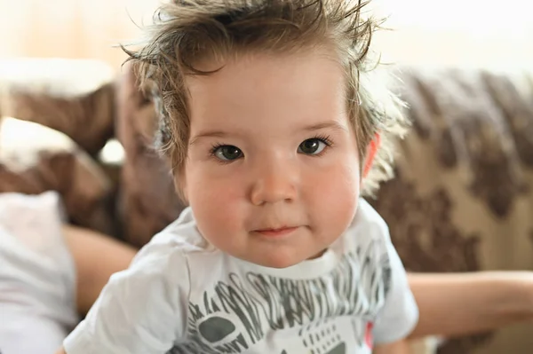 Criança Tem Cabelo Destacando Está Hora Bebé Cortar Cabelo Para — Fotografia de Stock
