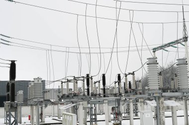 Şehir elektrik santrali, yakın çekim, yüksek voltajlı kablolu trafo..