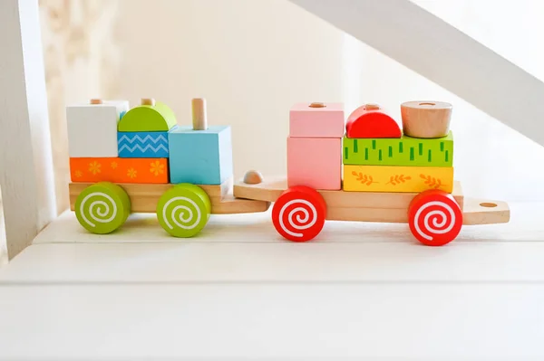 Reboques Locomotivas Brinquedo Carregados Com Material Colorido — Fotografia de Stock