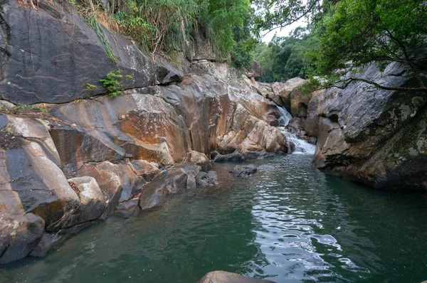 Красивая природа, Вьетнам, Нячанг, Водопад Ба Хо — стоковое фото