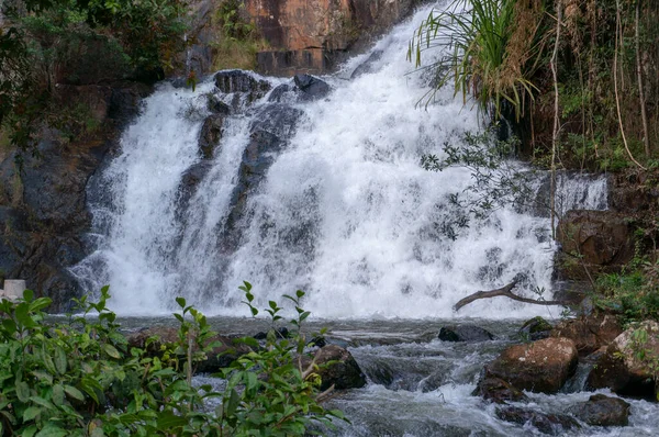 Водопад Датанла, самый туристический водопад в Далате, Вьетнам — стоковое фото