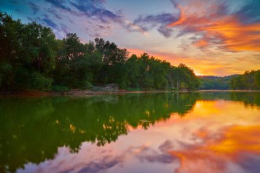 Kentucky Nehri'nde gün batımı