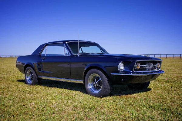 1967 'de restore edilen Mustang