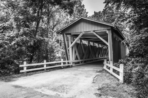 Everett Road Covered Bridge, B&W — 스톡 사진