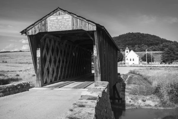 Καλυμμένη γέφυρα Goddard, B & W — Φωτογραφία Αρχείου
