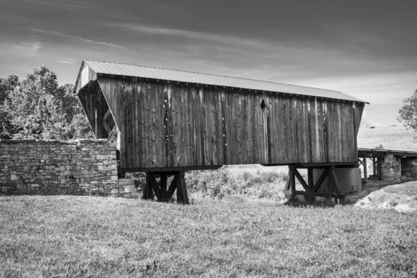 Puente cubierto de Goddard, B & W — Foto de Stock