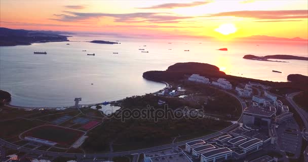 Vista aérea da Universidade Federal do Extremo Oriente em Vladivostok, Rússia. Nascer do sol — Vídeo de Stock