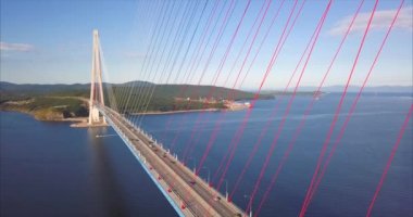 Rusya Bridge road araba sürüş ile hava görünümünü. Vladivostok, Rusya Federasyonu