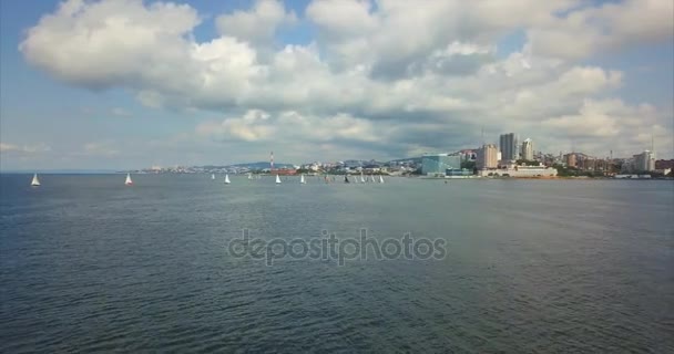 鸟瞰的彼得大海湾杯帆船赛在日本海。俄罗斯 — 图库视频影像