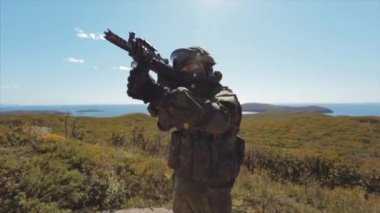 Ak ile bir asker portresi. Düşman matuf soldier.