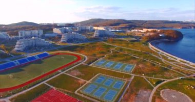 Uzak Doğu Federal Üniversitesi kampüsü. Park, spor zemin