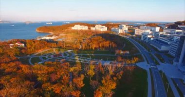 Kampüs Uzak Doğu Federal Üniversitesi ve park. Havadan görünümü.