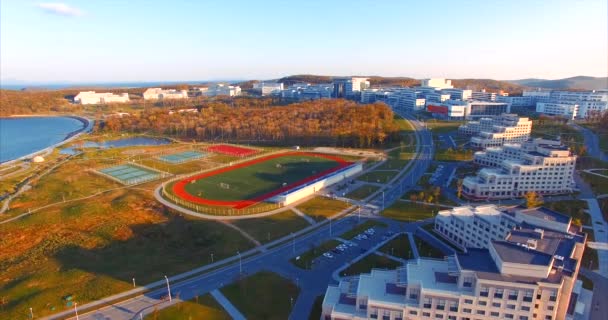 Widok z lotu ptaka Fefu Dalekiego Wschodu Federal University na wyspa Rosyjska — Wideo stockowe