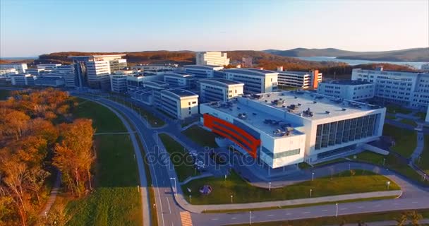 Uzak Doğu Federal Üniversitesi kampüsünden havadan görünümü. Üniversitesi — Stok video