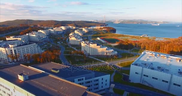 Uzak Doğu Federal Üniversitesi Kampüs havadan görünümü panoramik görünüm. — Stok video