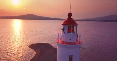 Hava panoramik gündoğumu eski Tokarevsky deniz feneri. Vladivostok