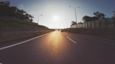 Arabayı görünümünden: Vladivostok, Rusya yol boyunca sürüş. Sabah