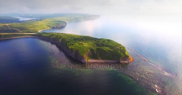 俄罗斯符拉迪沃斯托克 2017年8月20日 符拉迪沃斯托克附近岛屿的空中景观 — 图库视频影像