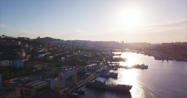 Volando Hacia Atrás Sobre Puerto Del Cuerno Oro Una Bahía — Vídeos de Stock