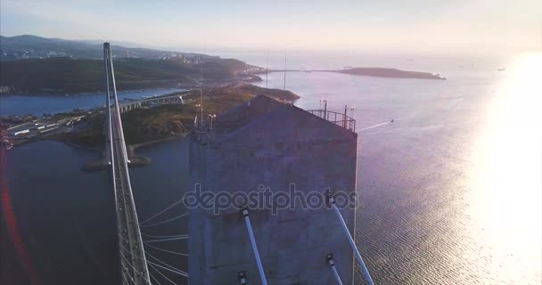 Volando Lateralmente Sopra Corde Del Ponte Dorato Funivia Inaugurato Ufficialmente — Video Stock