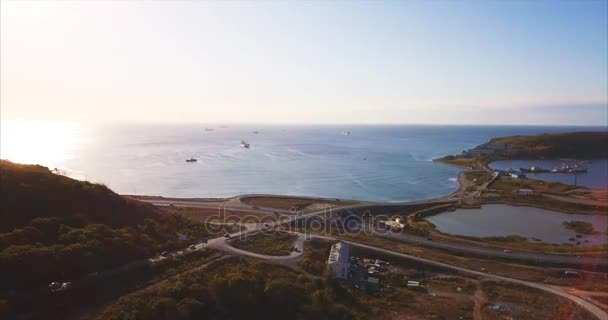 Letecký Pohled Novou Vícepákovou Křižovatku Řídicími Vozy Patroklově Zálivu Vladivostoku — Stock video