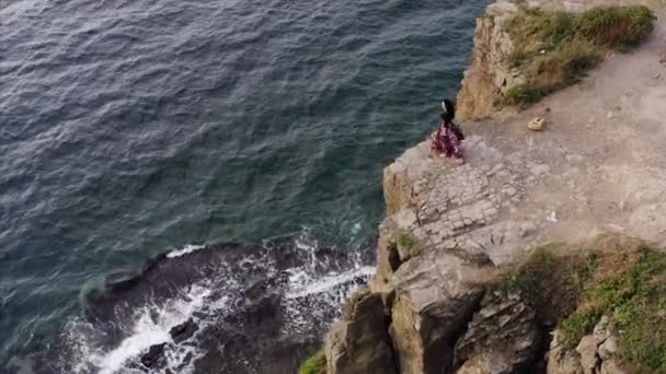 Aerial Panoramic View Gipsy Woman Beautiful Dress Walking High Cliff — Stock Video
